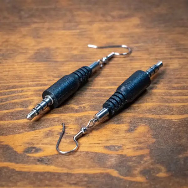 Audio Jack Earrings - black